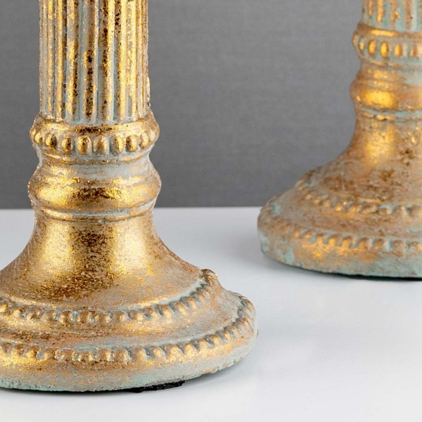 NUOMA: Žvakidė "kolona" sendintas auksas